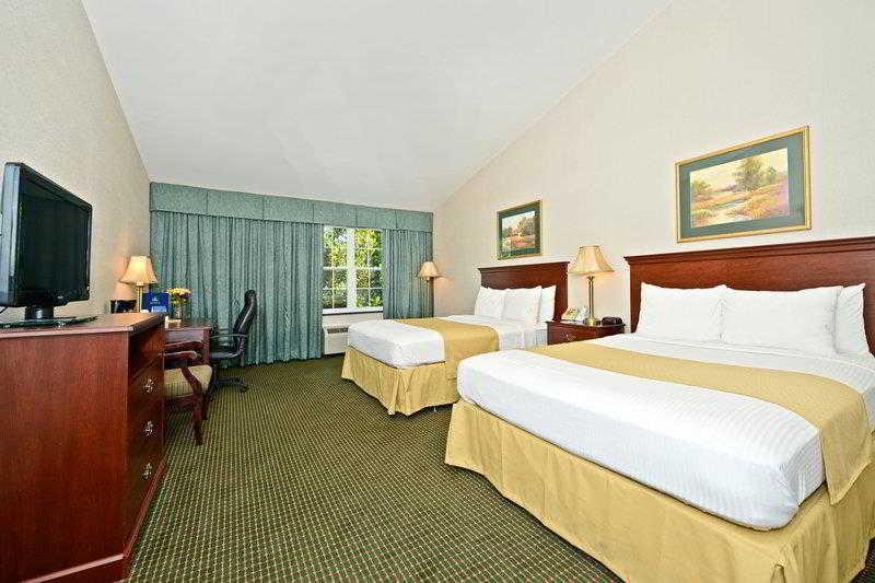 Clarion Inn Falls Church-Arlington Eksteriør billede
