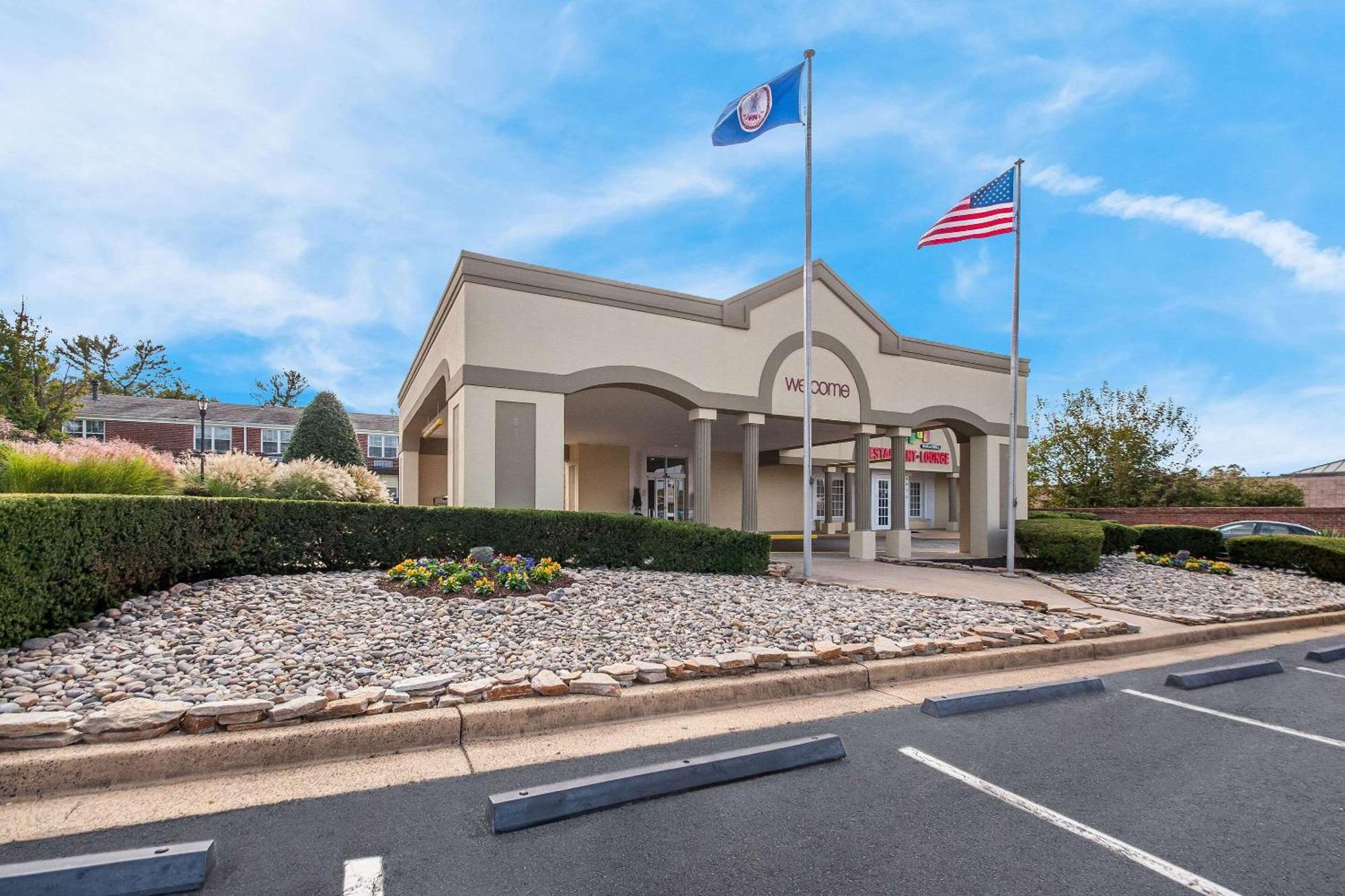 Clarion Inn Falls Church-Arlington Eksteriør billede